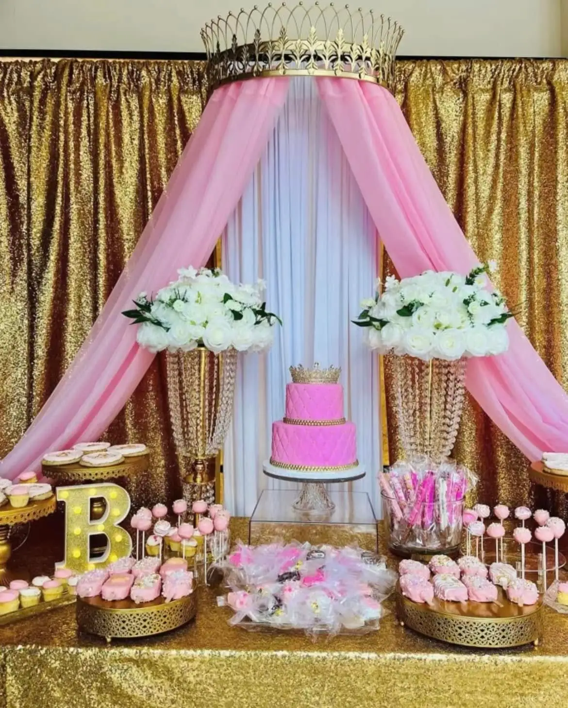 Chicago baby shower decor with photo-ready balloon and backdrop details