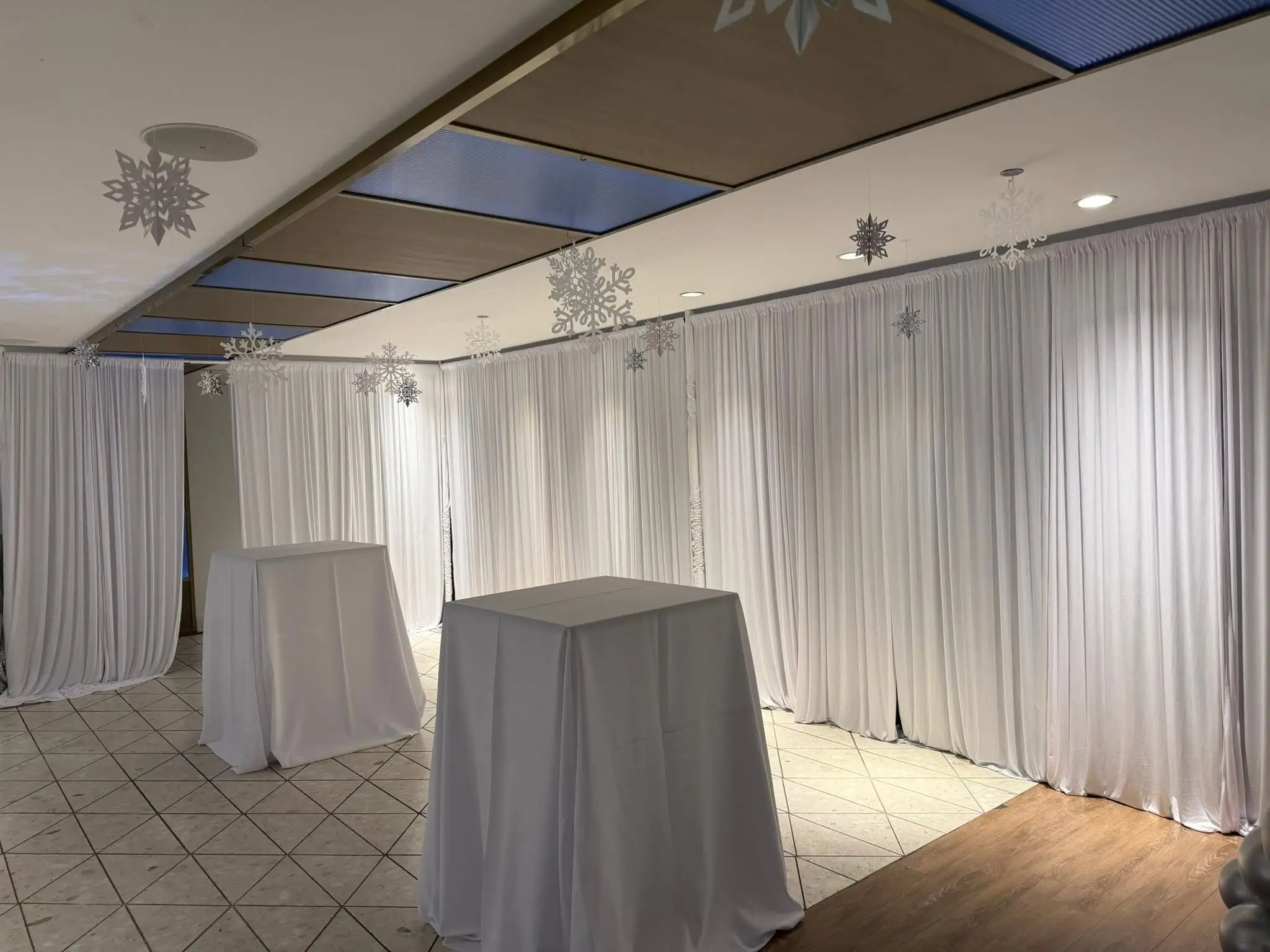 Chicago birthday party decor with balloons and room styling
